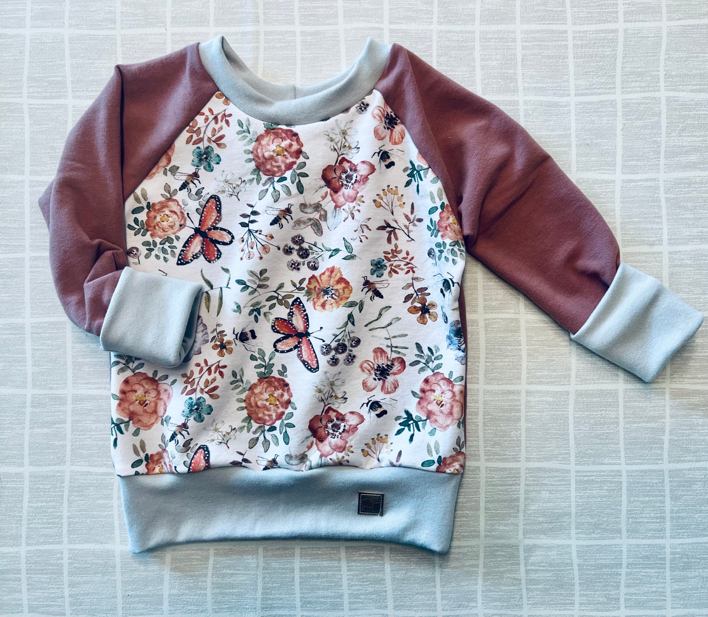 GWM Pollinator Floral with Tan Trim