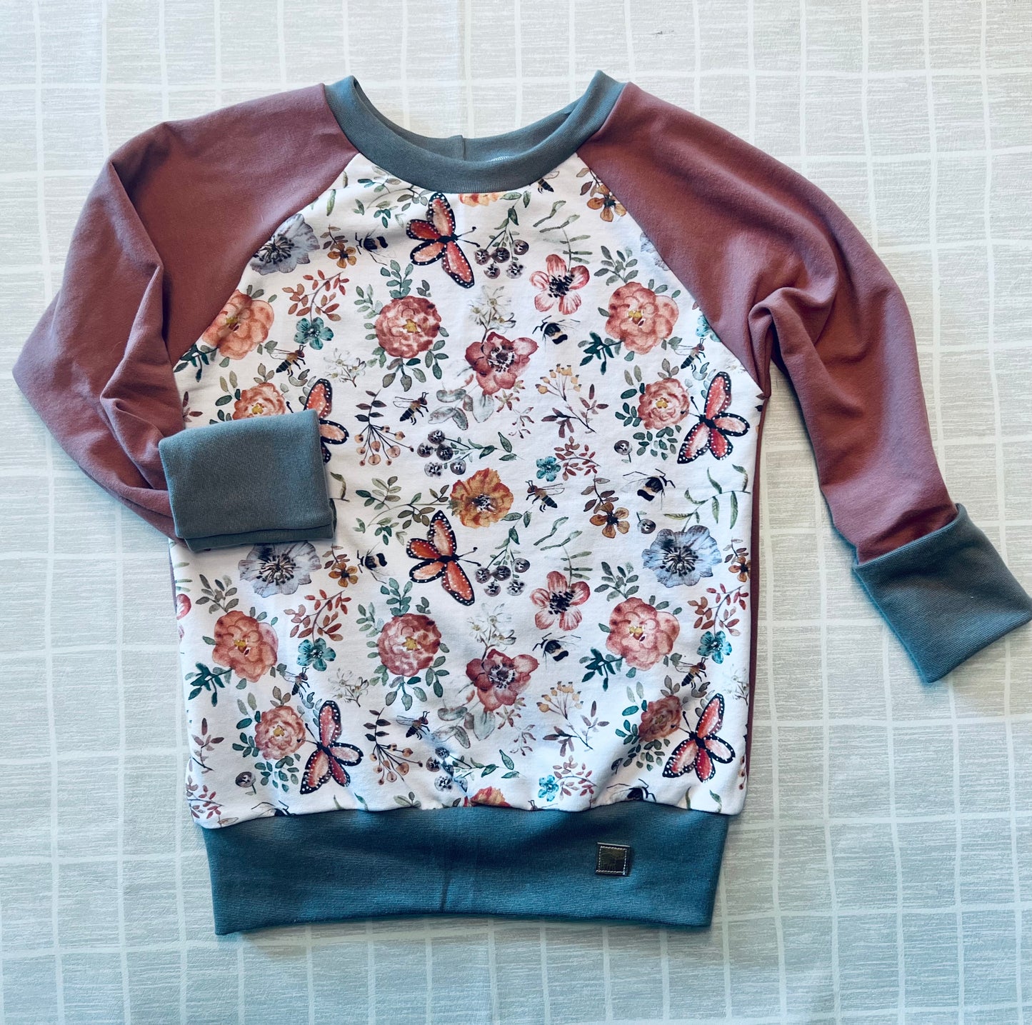 GWM Pollinator Pullover with dark trim