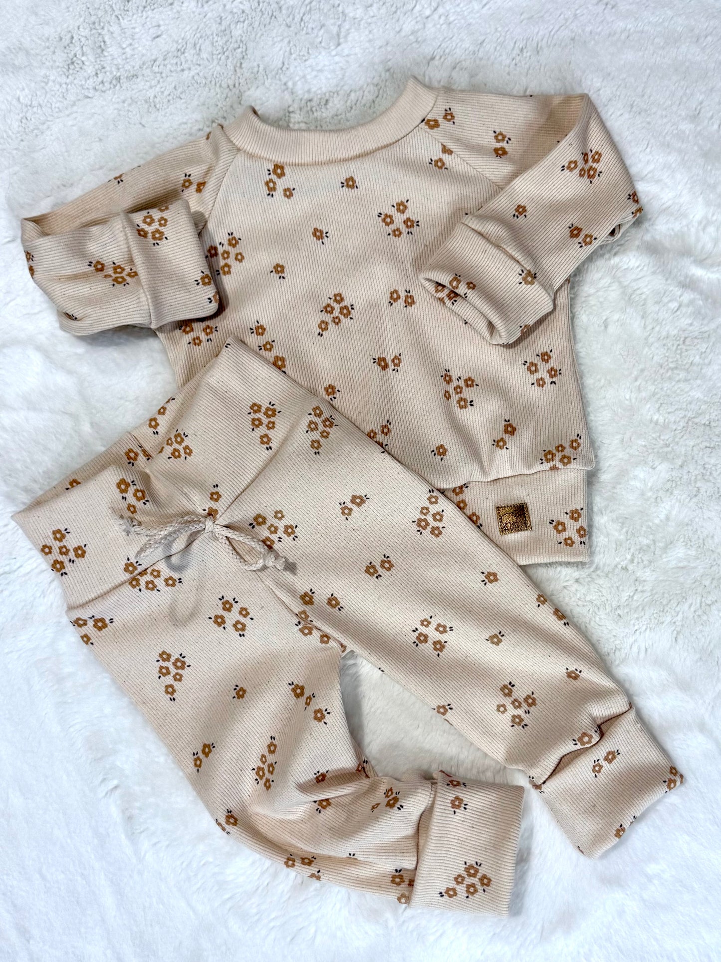 Caramel & Cream Ditzy Floral Lounge Set